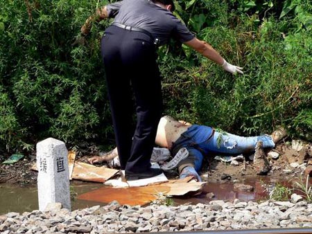 女孩被火车撞致身亡