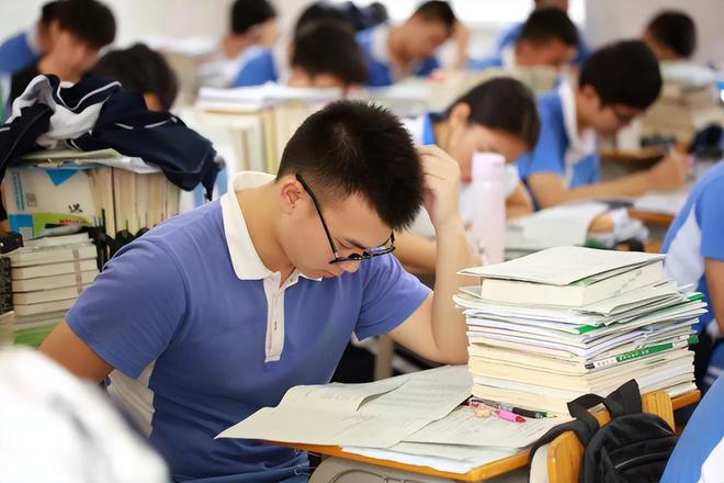 小伙为救同学错过职教高考