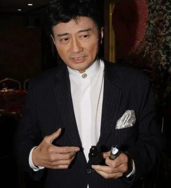 陈奕迅确诊新冠 演唱会延期