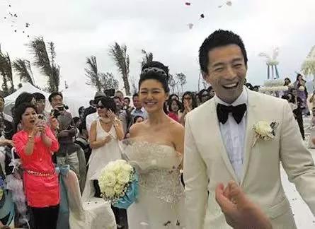 汪小菲两次结婚都刮大风