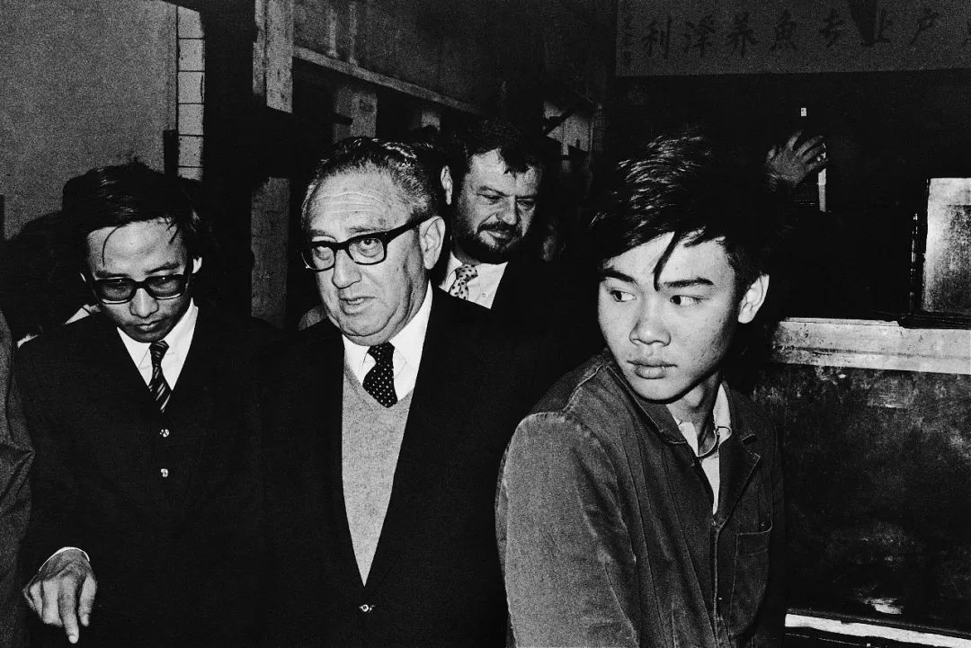 阿尔巴尼亚总理单膝跪地迎接意总理