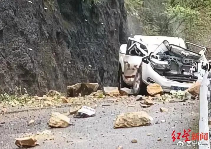 男子驾车被山石砸中身亡