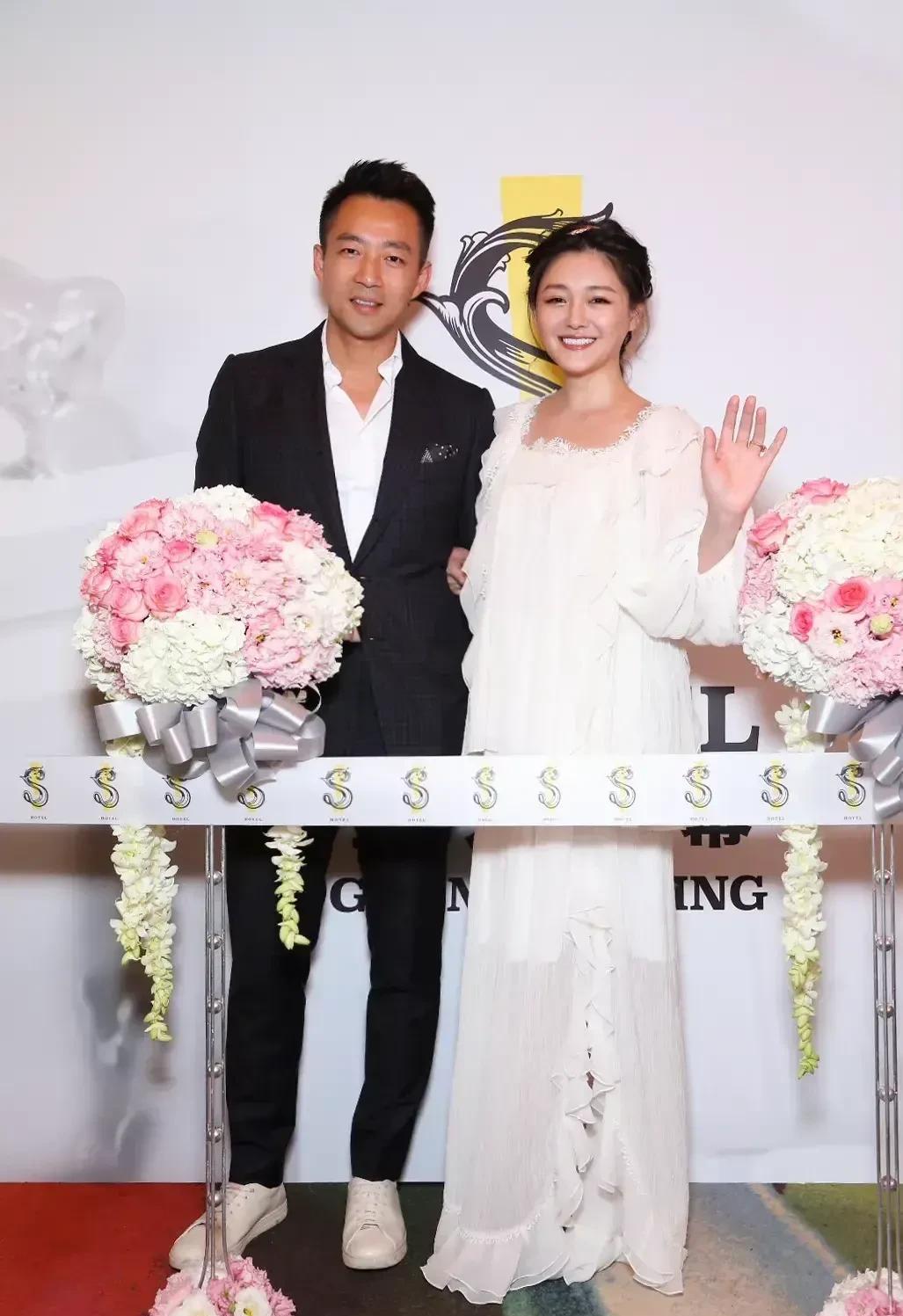 汪小菲大婚当晚 S妈连发6条帖子
