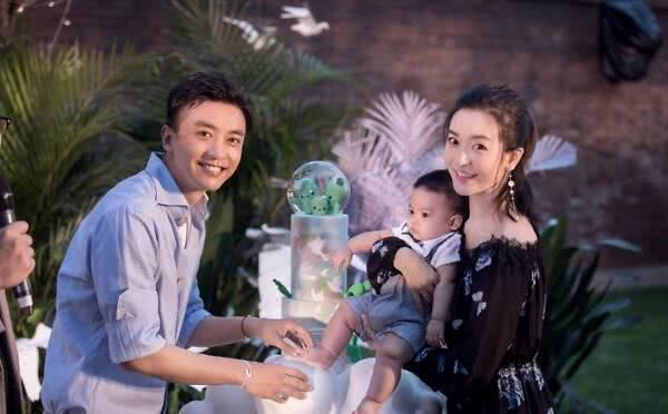 李晟产后抑郁 生完孩子曾整晚哭