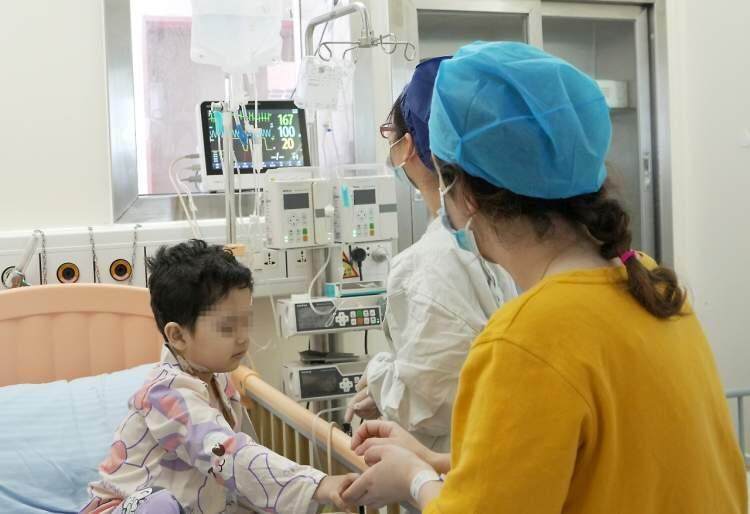 巴基斯坦科学家带女儿来上海治病