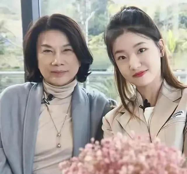 孟羽童称时隔两年收到董明珠微信