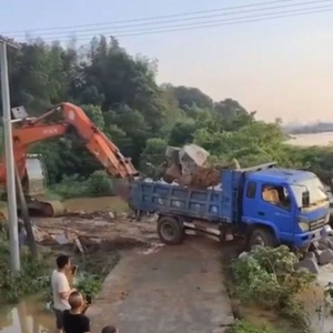 桂林一在建桥垮塌？当地回应