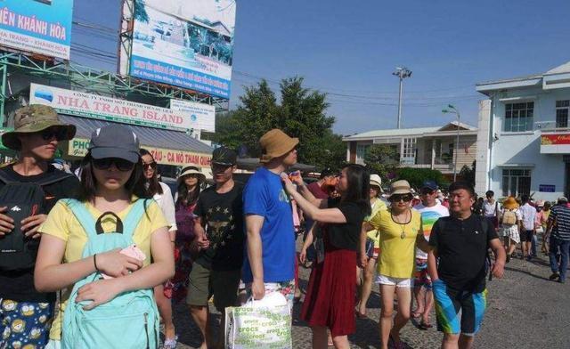 揭秘“保险旅游团”越南游乱象