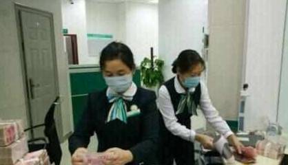 女子取500万想快递给网恋男友被劝阻