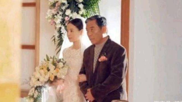 朱媛媛最后露面：被偶遇一家人逛街