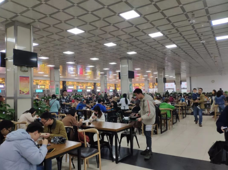 南京一大学食堂招博士？校方回应