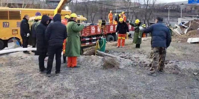 村道因高温热胀隆起