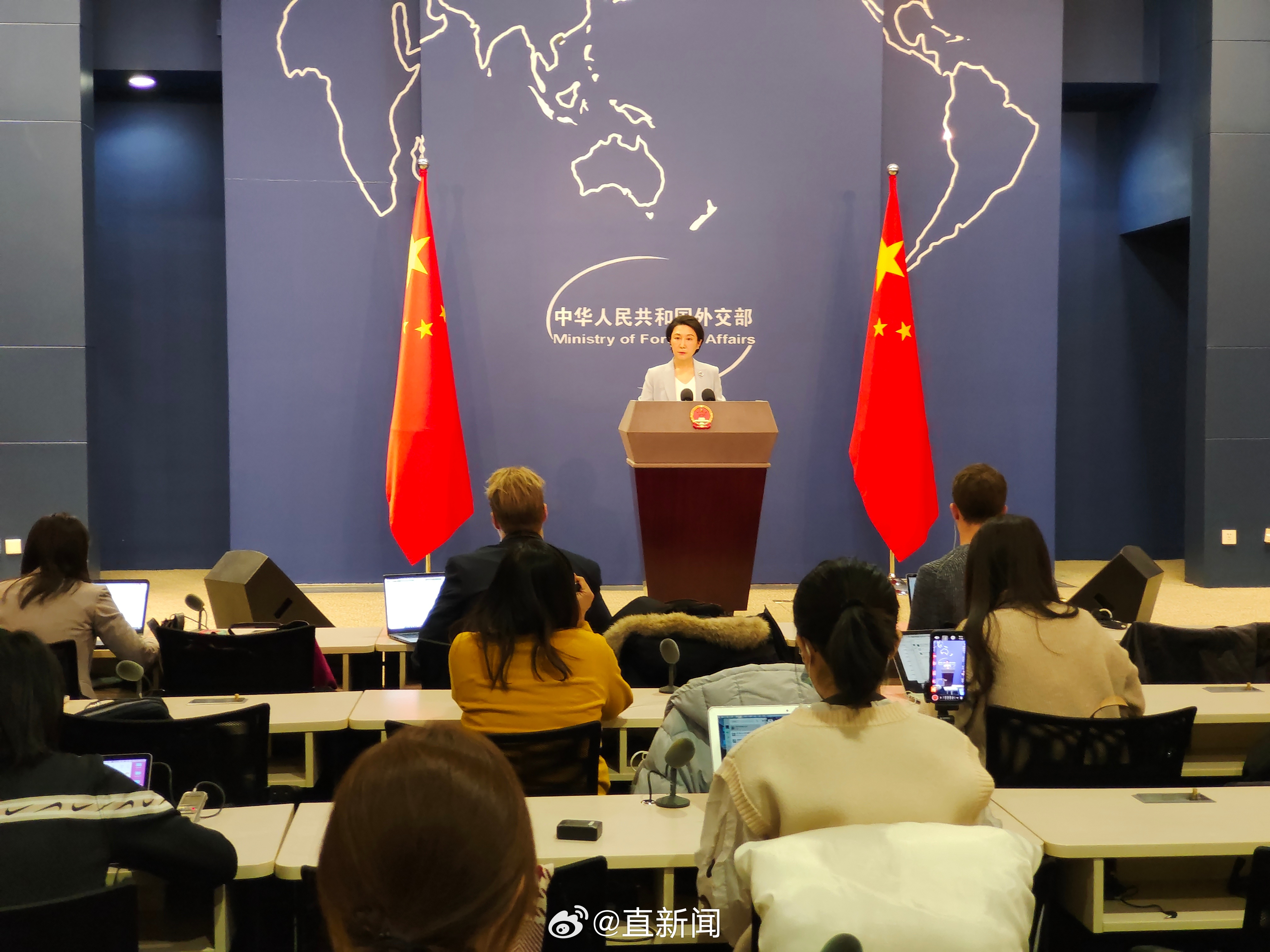 震惊！以军向多国外交使团鸣枪 中方回应强烈谴责，国际社会哗然