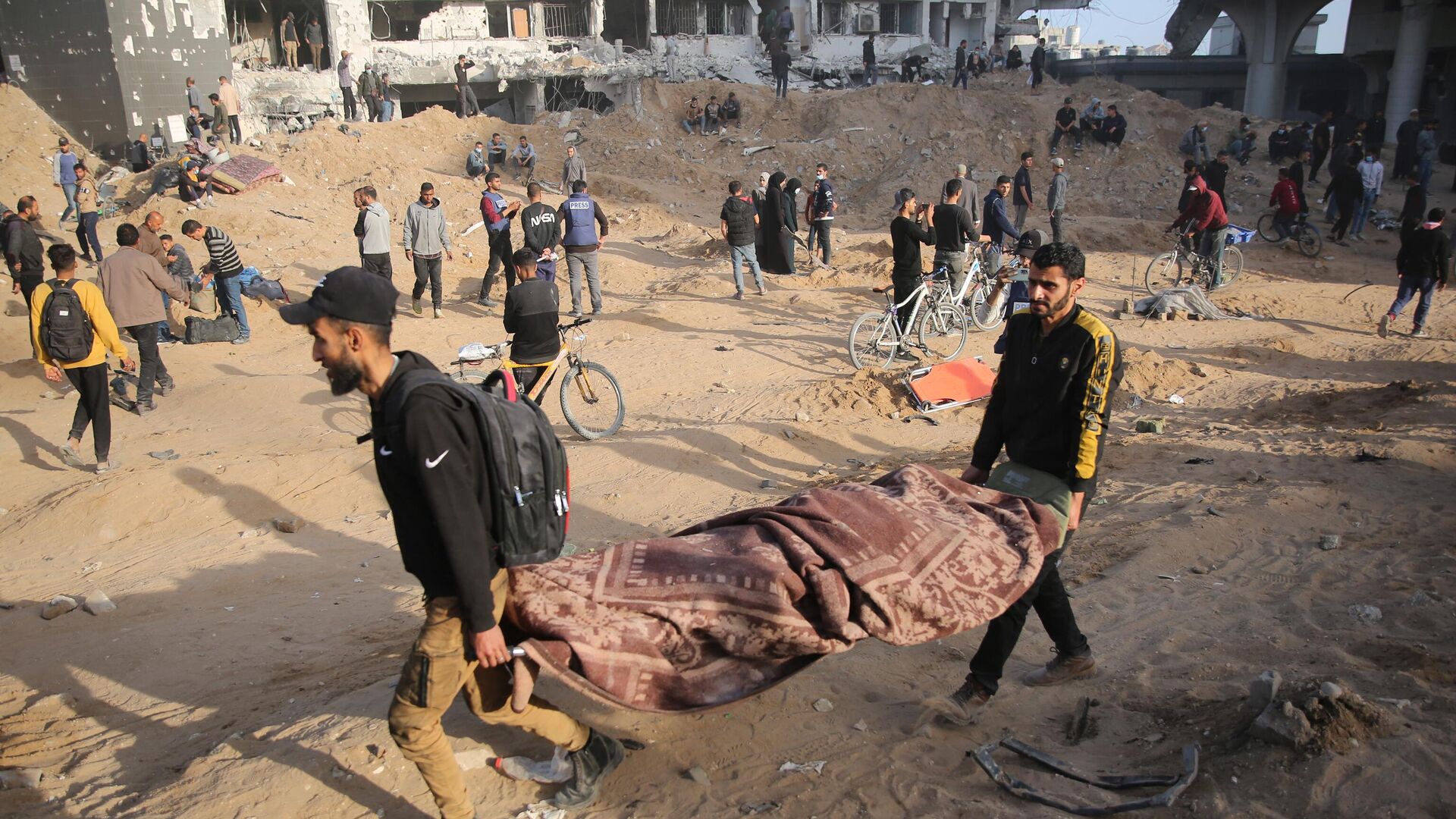 震惊！以色列发动袭击已致至少80人死亡，国际社会强烈谴责