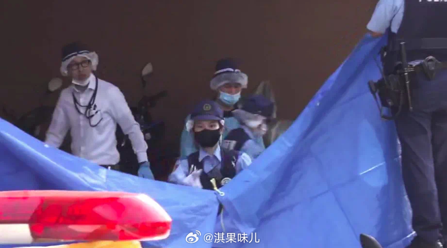震惊！女童伴父母腐尸独处数日，背后真相令人心碎