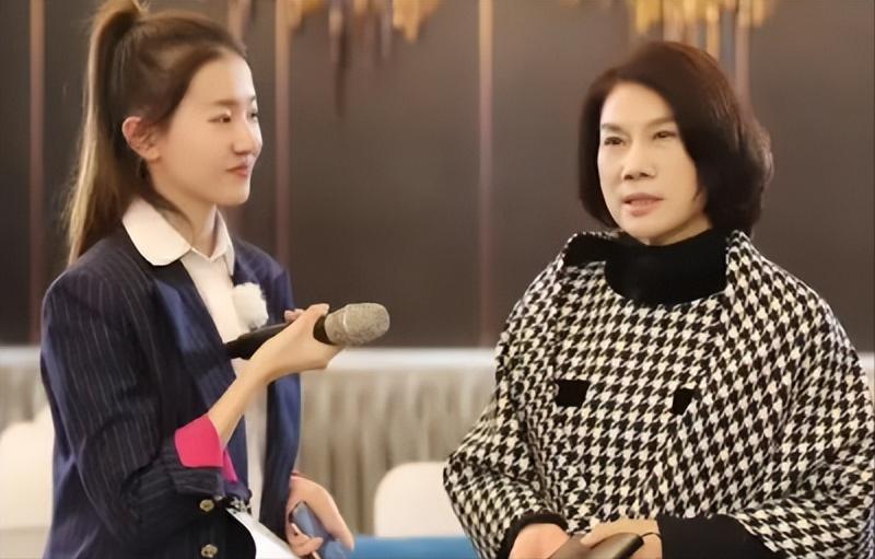感动重逢！孟羽童与董明珠见面相拥背后的故事令人动容