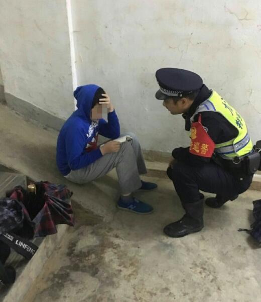 痛心！男孩离家出走后父亲送外卖车祸去世，悲剧背后隐藏的家庭危机