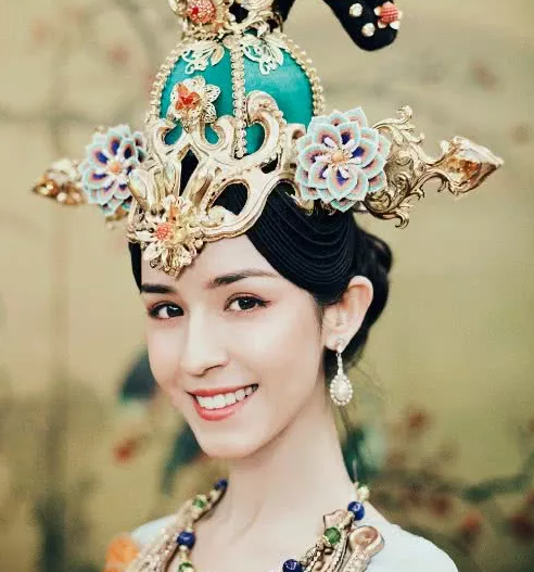 震惊！哈妮克孜曾因不够好看被换角，背后真相令人心酸