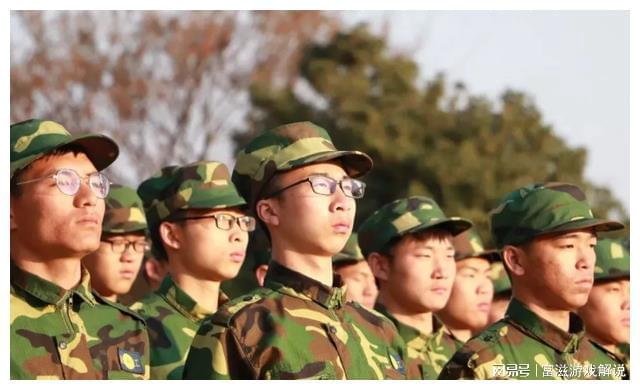 震撼！被两百万网友严选的新生军训服究竟有何魔力？揭秘2025年最火校园装备