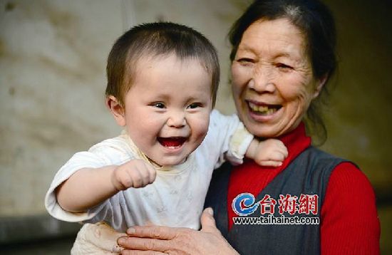 震惊！奇迹宝宝亲属反目内幕曝光，亲情与利益究竟谁更胜一筹？